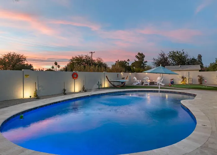 Desert Willow - Pool Pickleball Basketball Court Firepit & Putting Holiday home