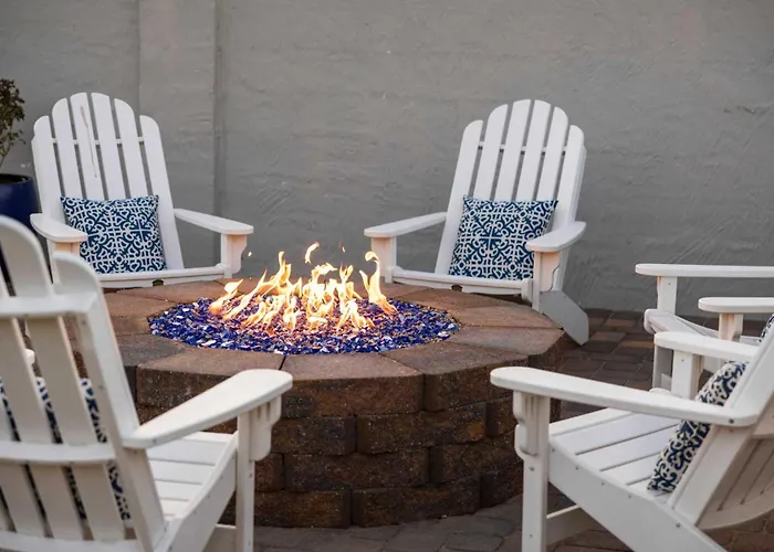 Desert Willow - Pool Pickleball Basketball Court Firepit & Putting Holiday home