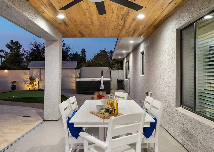 Holiday home Desert Willow - Pool Pickleball Basketball Court Firepit & Putting